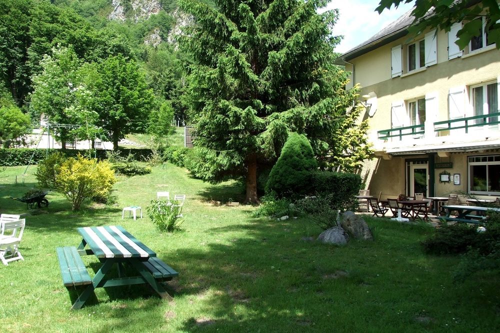 Hotel Du Val D'Aure Cadéac Exteriör bild
